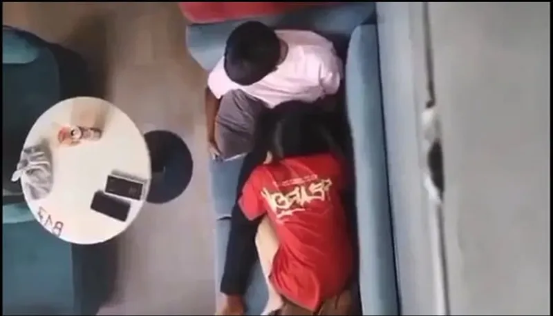 Quay lén gấu mút mút cho em người yêu nơi công cộng