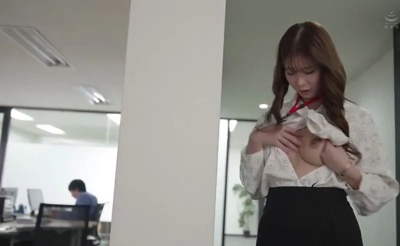 Bí ẩn của cô nhân viên mặt ngoài nghiêm nghị nhưng nội tâm là "nữ hoàng dâm đãng"